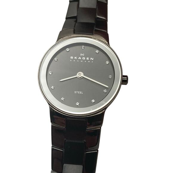 Skagen Women's Teen Watch 25mm Small Band Wrist 5.25 New Battery All Stainless - Picture 1 of 8